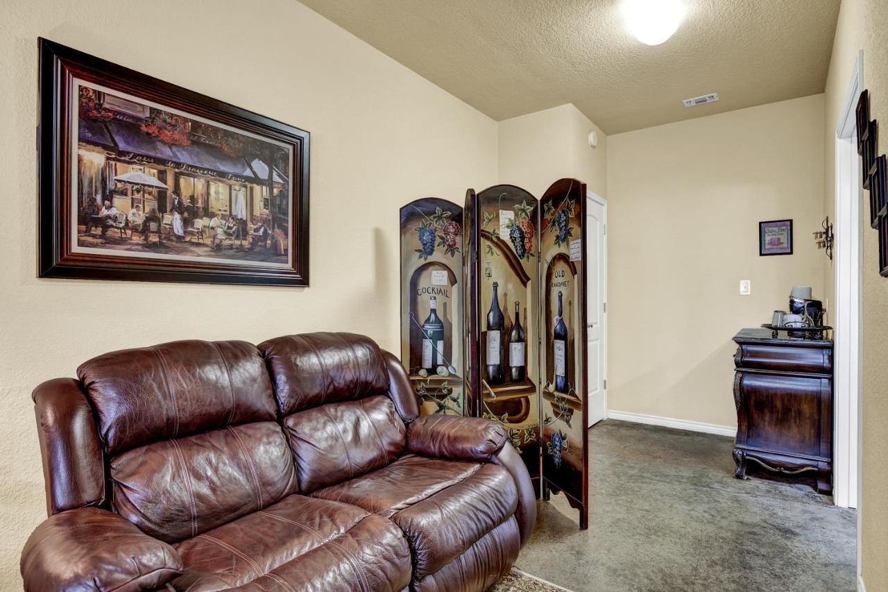 Romantic Oasis With Hot Tub Near Fred And Wineries! Fredericksburg Exteriér fotografie