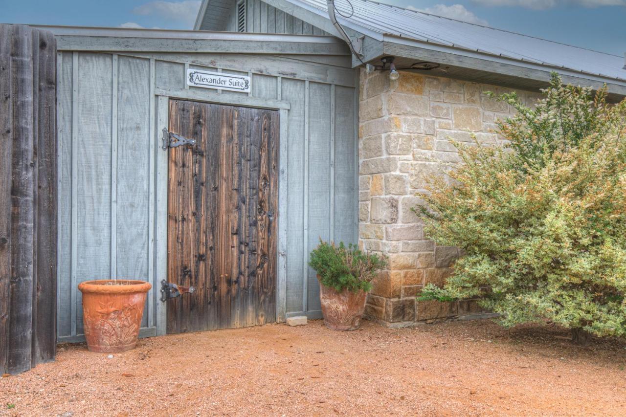 Romantic Oasis With Hot Tub Near Fred And Wineries! Fredericksburg Exteriér fotografie