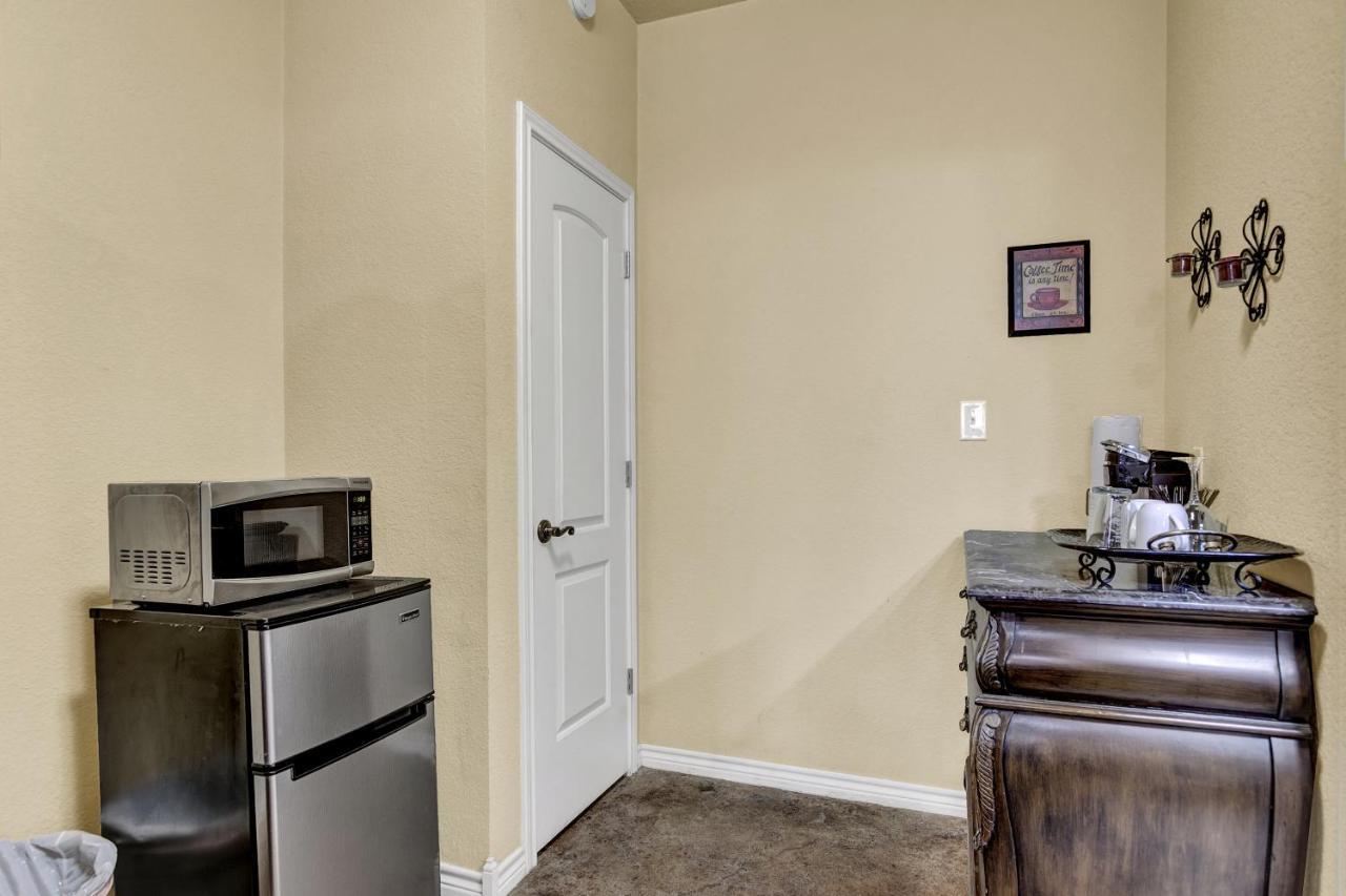 Romantic Oasis With Hot Tub Near Fred And Wineries! Fredericksburg Exteriér fotografie