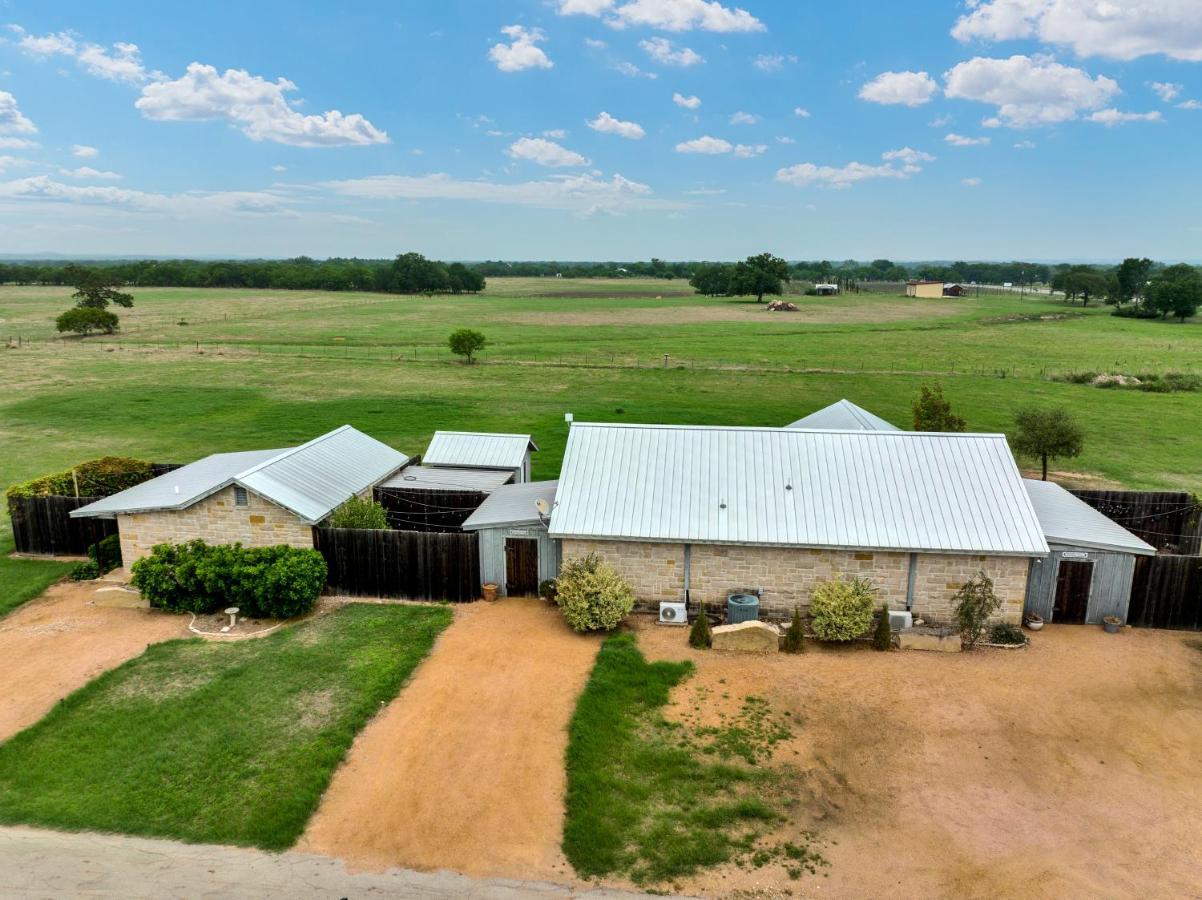 Romantic Oasis With Hot Tub Near Fred And Wineries! Fredericksburg Exteriér fotografie