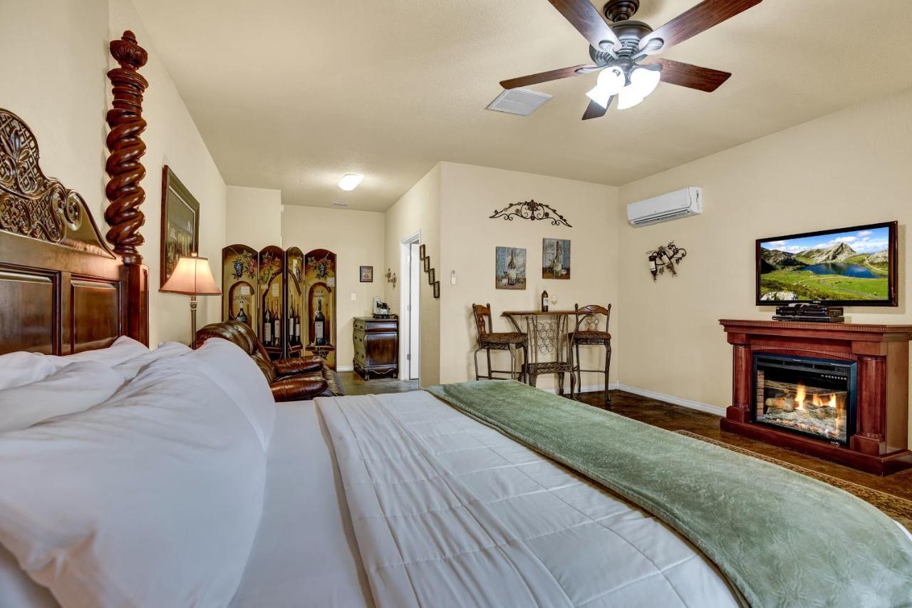 Romantic Oasis With Hot Tub Near Fred And Wineries! Fredericksburg Exteriér fotografie