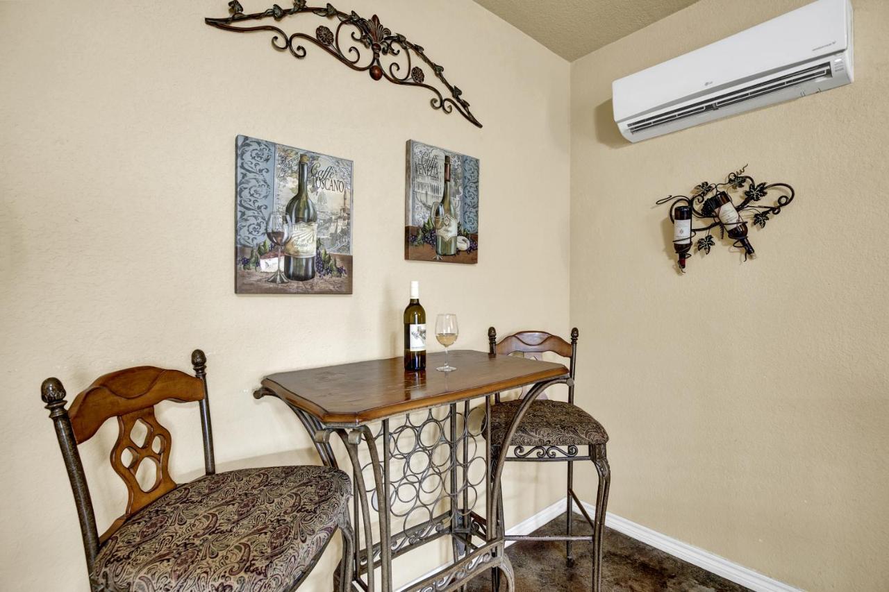 Romantic Oasis With Hot Tub Near Fred And Wineries! Fredericksburg Exteriér fotografie